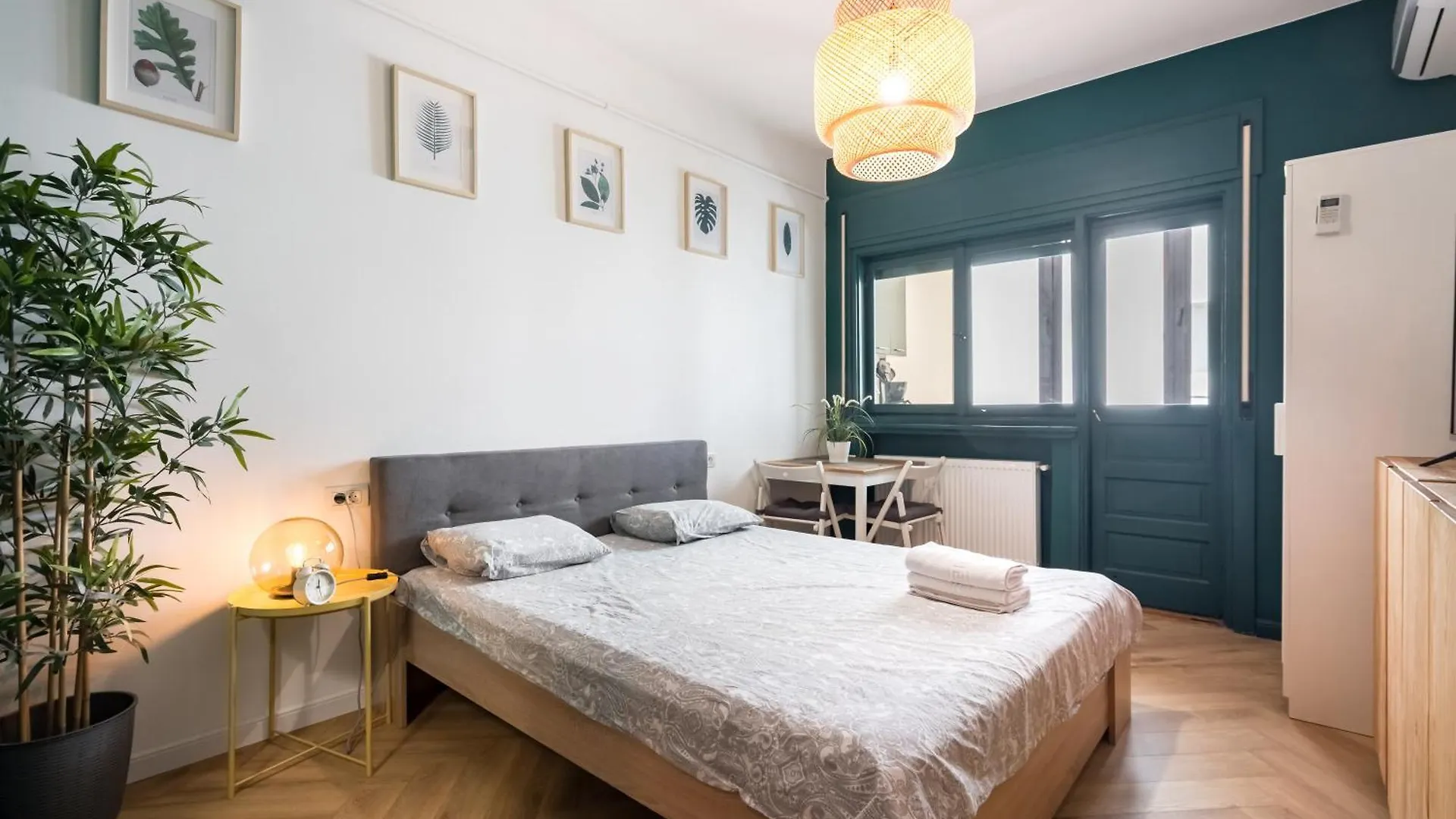 Heart Of Calea Victoriei - The Opulent Victoriei Retreat Apartment Bucharest 0*,  Romania